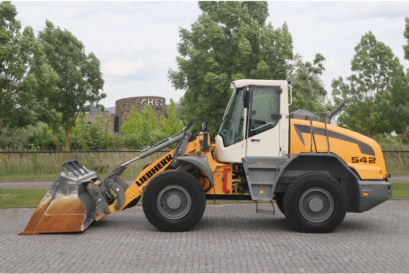 Liebherr L542 | 40 KM/H | FULL OPTION! | BBS | BUCKET - Utovarivač točkaš: slika 1 Liebherr L542 | 40 KM/H | FULL OPTION! | BBS | BUCKET - Utovarivač točkaš: slika 1
