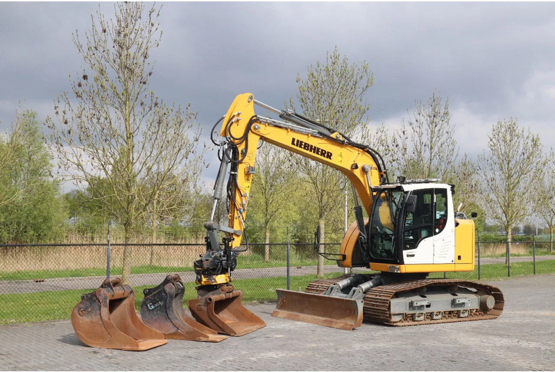 Liebherr R914 COMPACT S | ROTOTILT | 3X BUCKET | DOZERBLADE - Bager guseničar: slika 2 Liebherr R914 COMPACT S | ROTOTILT | 3X BUCKET | DOZERBLADE - Bager guseničar: slika 2