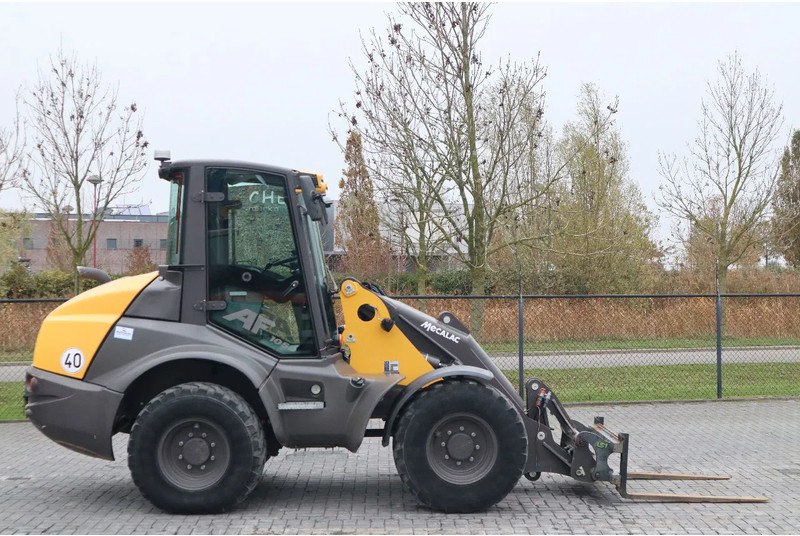 Mecalac AF 1050 | BUCKET | FORKS | HYDR. QUICK COUPLER - Utovarivač točkaš: slika 4 Mecalac AF 1050 | BUCKET | FORKS | HYDR. QUICK COUPLER - Utovarivač točkaš: slika 4