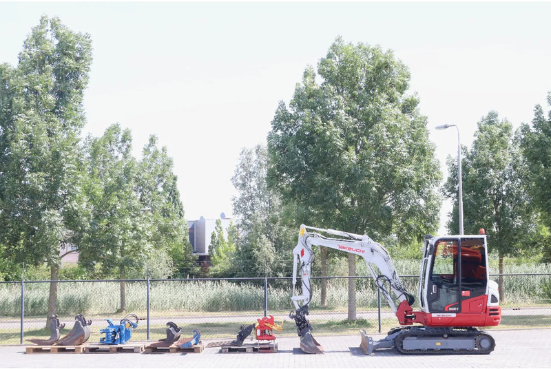 Takeuchi TB235-2 | TREE CUTTER | GRAB | TILT + 5 ATTACHMENTS - Mini bager: slika 1 Takeuchi TB235-2 | TREE CUTTER | GRAB | TILT + 5 ATTACHMENTS - Mini bager: slika 1