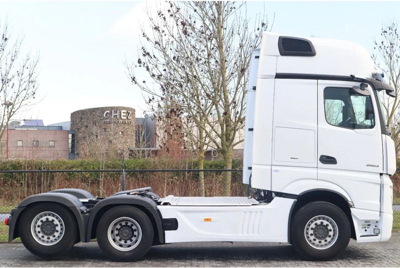 Mercedes-Benz Actros 2553 | 6X2 | FULL AIR | RETARDER | 33.000 KM! | EURO 6 - Tegljač: slika 4 Mercedes-Benz Actros 2553 | 6X2 | FULL AIR | RETARDER | 33.000 KM! | EURO 6 - Tegljač: slika 4