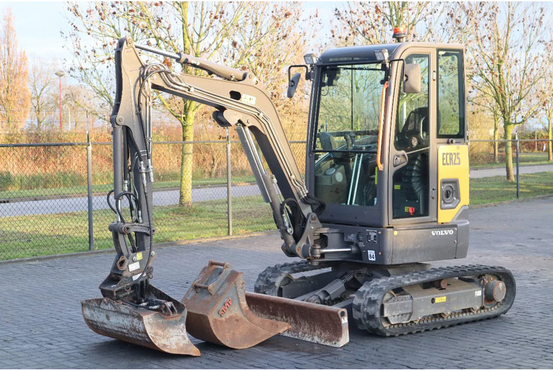 Volvo ECR25 ELEKTRIC | JECR25D | TILTBUCKET | BUCKET | LOW HOURS - Mini bager: slika 2 Volvo ECR25 ELEKTRIC | JECR25D | TILTBUCKET | BUCKET | LOW HOURS - Mini bager: slika 2