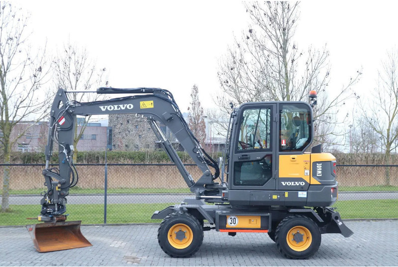 Volvo EW60E | DEMO | 30 KM/H | ROTOTILT + GRIPPER | BUCKET - Bager točkaš: slika 1 Volvo EW60E | DEMO | 30 KM/H | ROTOTILT + GRIPPER | BUCKET - Bager točkaš: slika 1