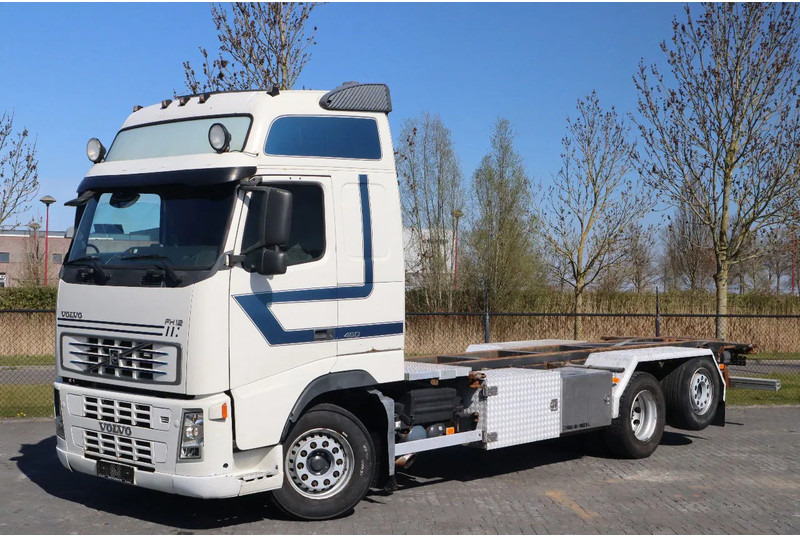 Volvo FH 460 | 6X2 | MANUAL | BDF | RETARDER | EURO 6 - Kamion sa golom šasijom i zatvorenom kabinom: slika 1 Volvo FH 460 | 6X2 | MANUAL | BDF | RETARDER | EURO 6 - Kamion sa golom šasijom i zatvorenom kabinom: slika 1