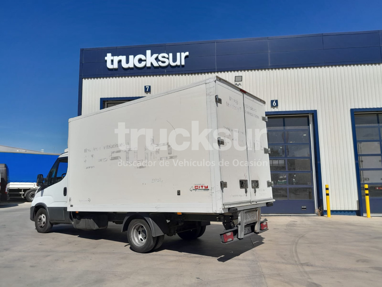 IVECO 35C16 GV - Dostavno vozilo sa zatvorenim sandukom: slika 4 IVECO 35C16 GV - Dostavno vozilo sa zatvorenim sandukom: slika 4