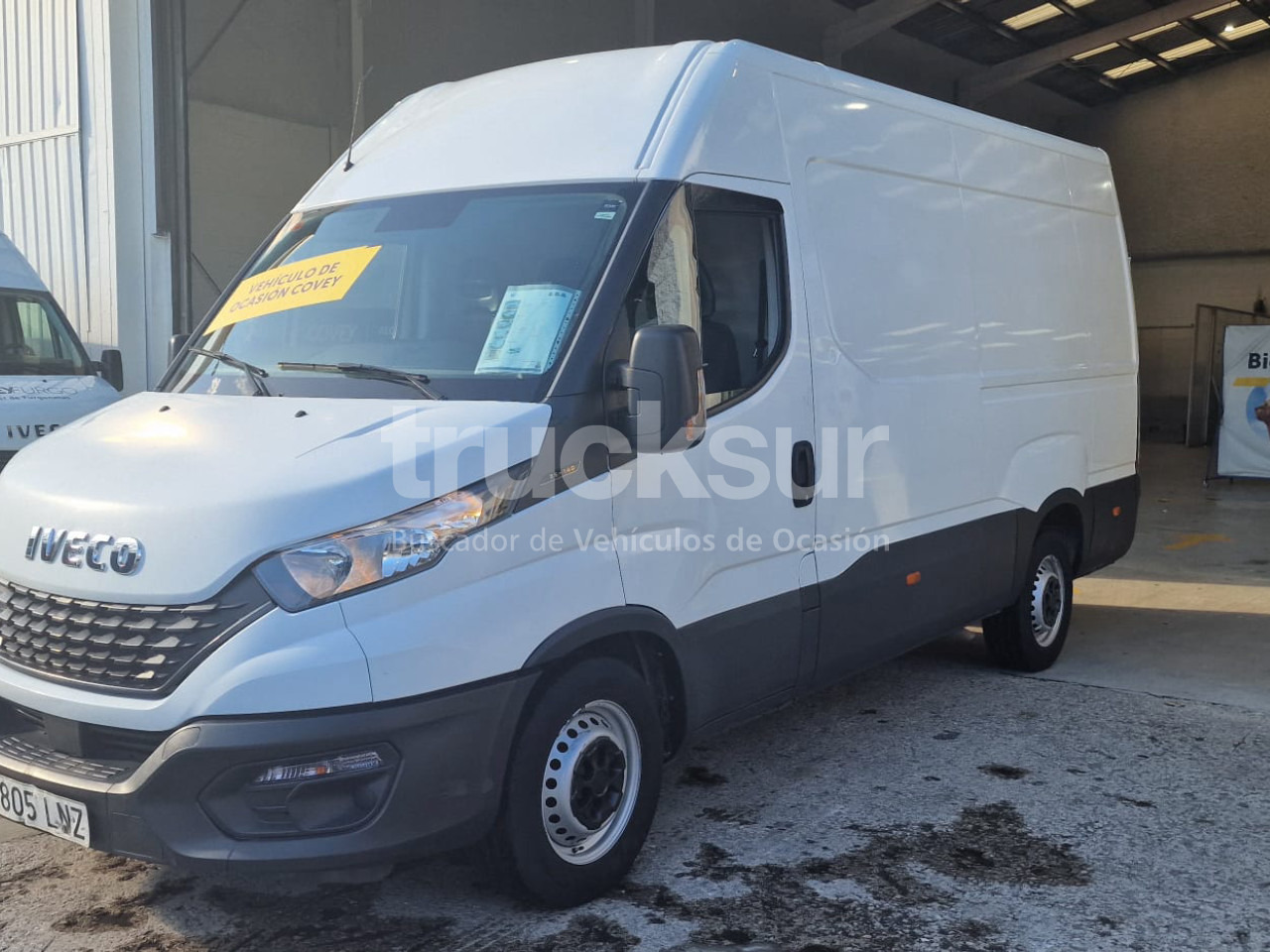 IVECO 35S14 12M3 - Dostavno vozilo sa zatvorenim sandukom: slika 2 IVECO 35S14 12M3 - Dostavno vozilo sa zatvorenim sandukom: slika 2
