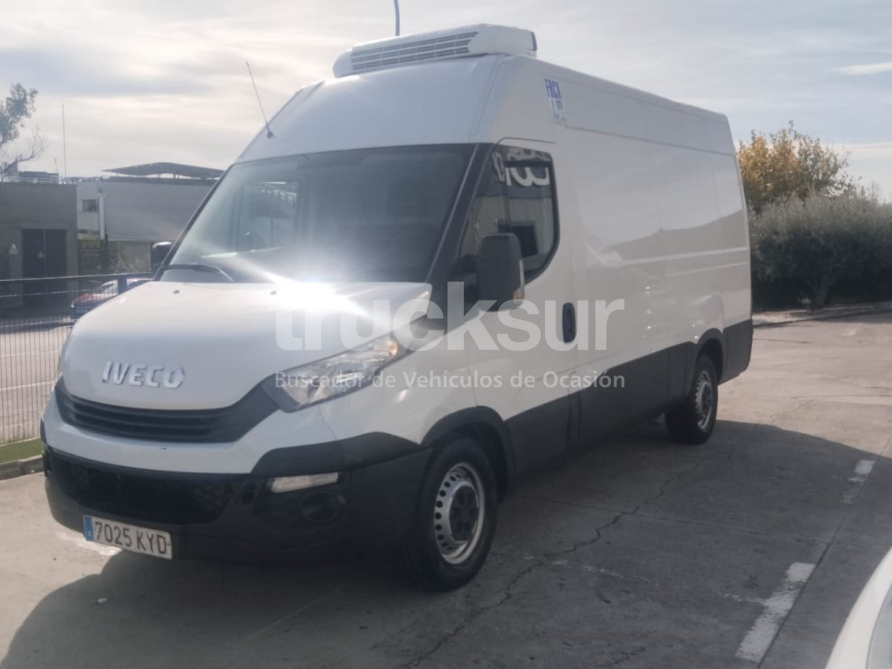 IVECO 35S16 12MS FRC-X - Dostavno vozilo sa zatvorenim sandukom: slika 1 IVECO 35S16 12MS FRC-X - Dostavno vozilo sa zatvorenim sandukom: slika 1