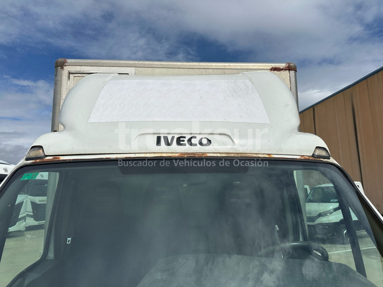 IVECO DAILY 35C14 - Dostavno vozilo sa zatvorenim sandukom: slika 4 IVECO DAILY 35C14 - Dostavno vozilo sa zatvorenim sandukom: slika 4