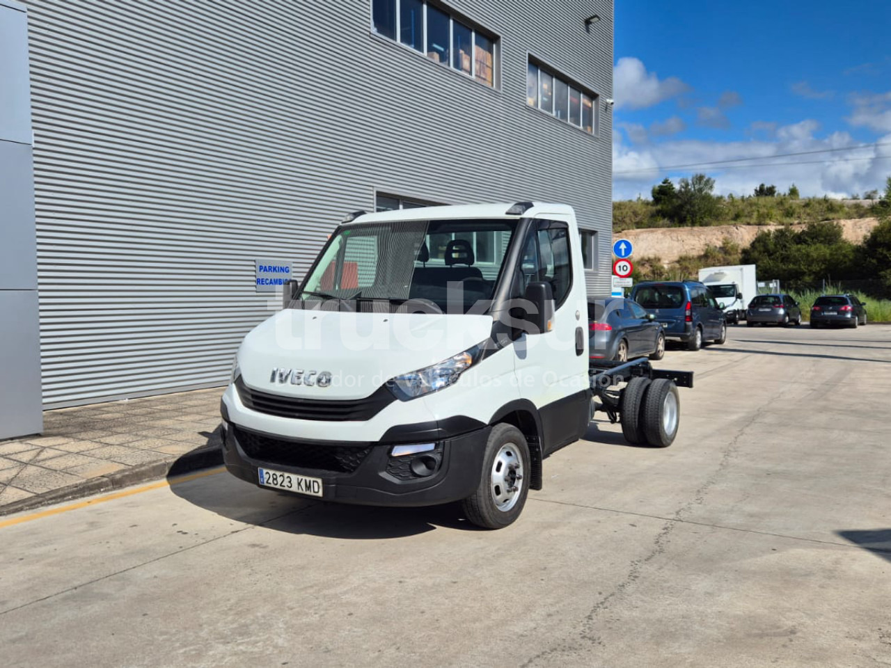 IVECO DAILY 35C15 - Kamion sa golom šasijom i zatvorenom kabinom: slika 4 IVECO DAILY 35C15 - Kamion sa golom šasijom i zatvorenom kabinom: slika 4