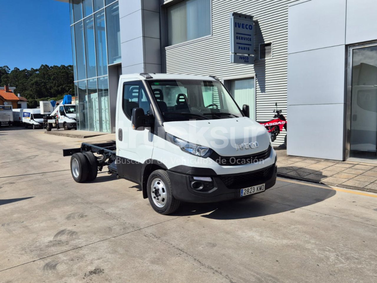 IVECO DAILY 35C15 - Kamion sa golom šasijom i zatvorenom kabinom: slika 2 IVECO DAILY 35C15 - Kamion sa golom šasijom i zatvorenom kabinom: slika 2
