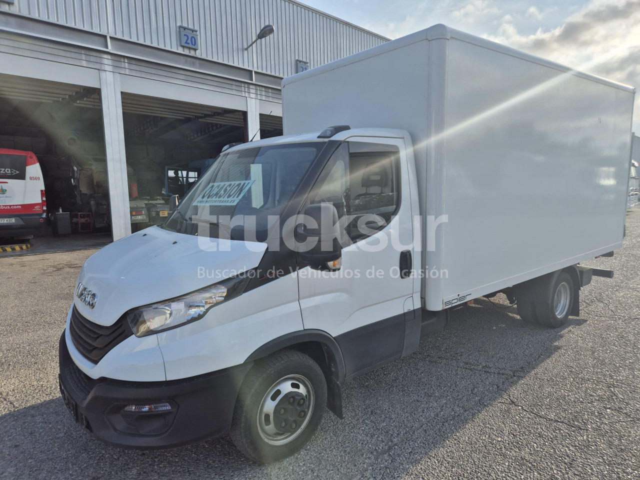 IVECO DAILY 35C16H - Dostavno vozilo sa zatvorenim sandukom: slika 1 IVECO DAILY 35C16H - Dostavno vozilo sa zatvorenim sandukom: slika 1