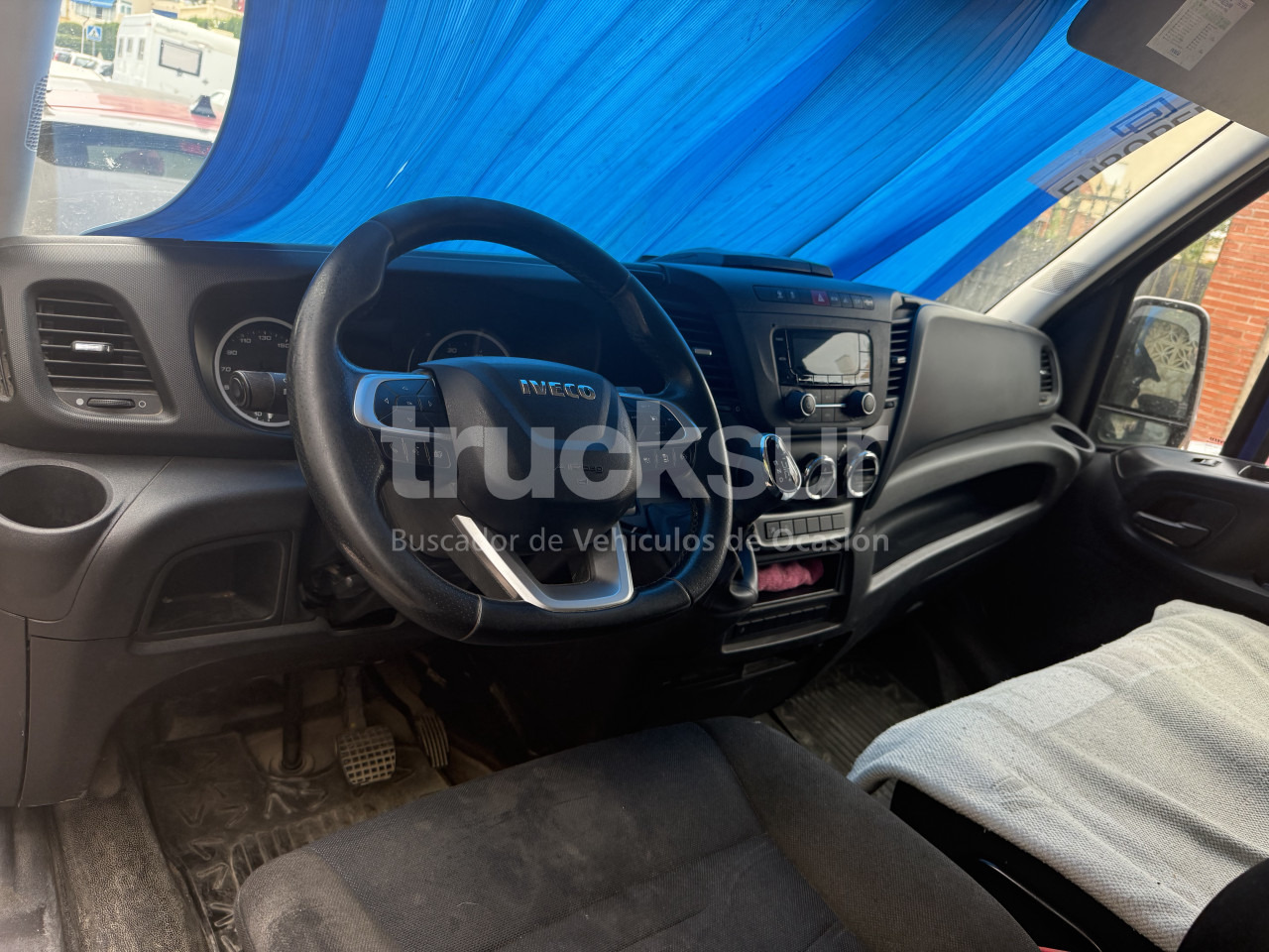 IVECO DAILY 35S16 - Dostavno vozilo sa zatvorenim sandukom: slika 5 IVECO DAILY 35S16 - Dostavno vozilo sa zatvorenim sandukom: slika 5