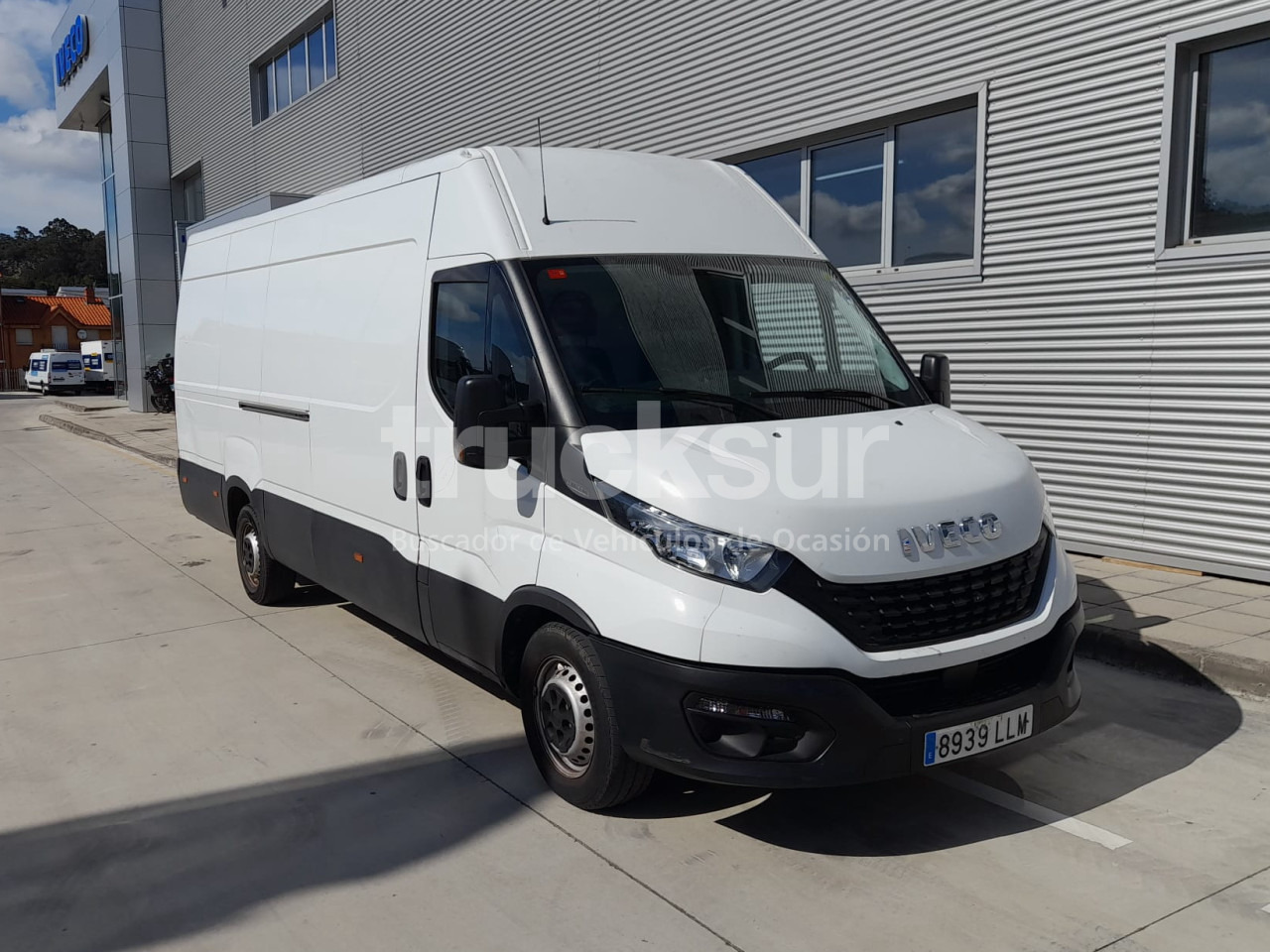IVECO DAILY 35S16 - Dostavno vozilo sa zatvorenim sandukom: slika 2 IVECO DAILY 35S16 - Dostavno vozilo sa zatvorenim sandukom: slika 2
