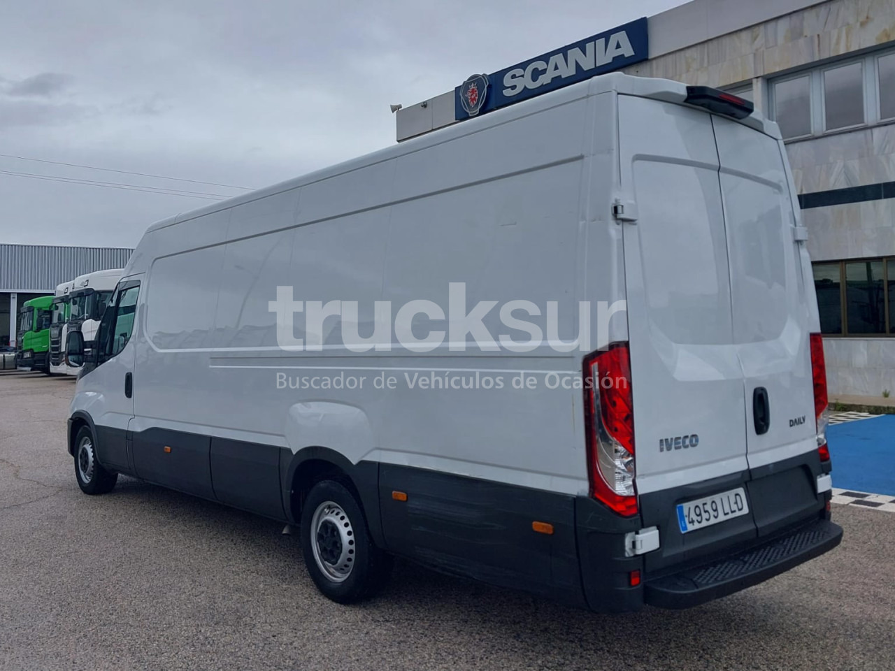 IVECO DAILY 35S16 - Dostavno vozilo sa zatvorenim sandukom: slika 3 IVECO DAILY 35S16 - Dostavno vozilo sa zatvorenim sandukom: slika 3