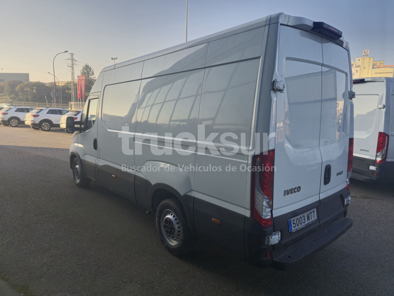 IVECO DAILY 35S16V 12M3 - Dostavno vozilo sa zatvorenim sandukom: slika 4 IVECO DAILY 35S16V 12M3 - Dostavno vozilo sa zatvorenim sandukom: slika 4