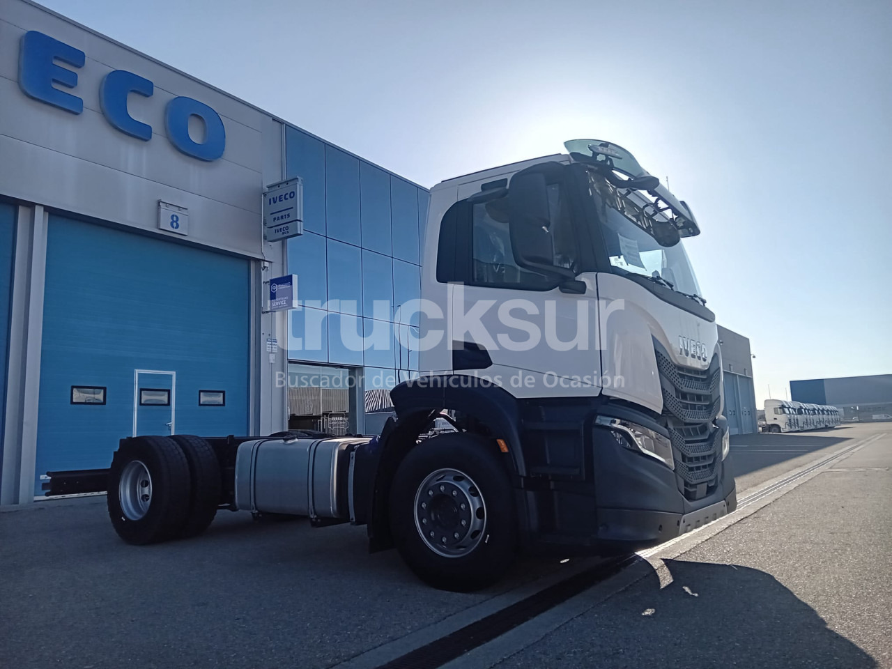 IVECO X-WAY 420 - Kamion sa golom šasijom i zatvorenom kabinom: slika 2 IVECO X-WAY 420 - Kamion sa golom šasijom i zatvorenom kabinom: slika 2