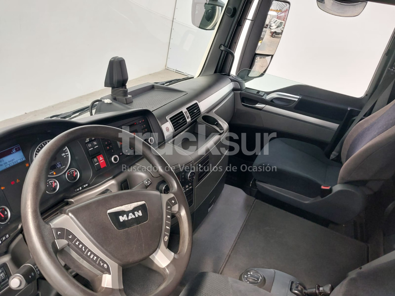 MAN TGS35.400 8X2*6 - Kamion sa golom šasijom i zatvorenom kabinom: slika 5 MAN TGS35.400 8X2*6 - Kamion sa golom šasijom i zatvorenom kabinom: slika 5