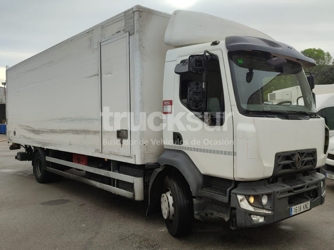 RENAULT D 14.240 - Kamion sa zatvorenim sandukom: slika 2 RENAULT D 14.240 - Kamion sa zatvorenim sandukom: slika 2