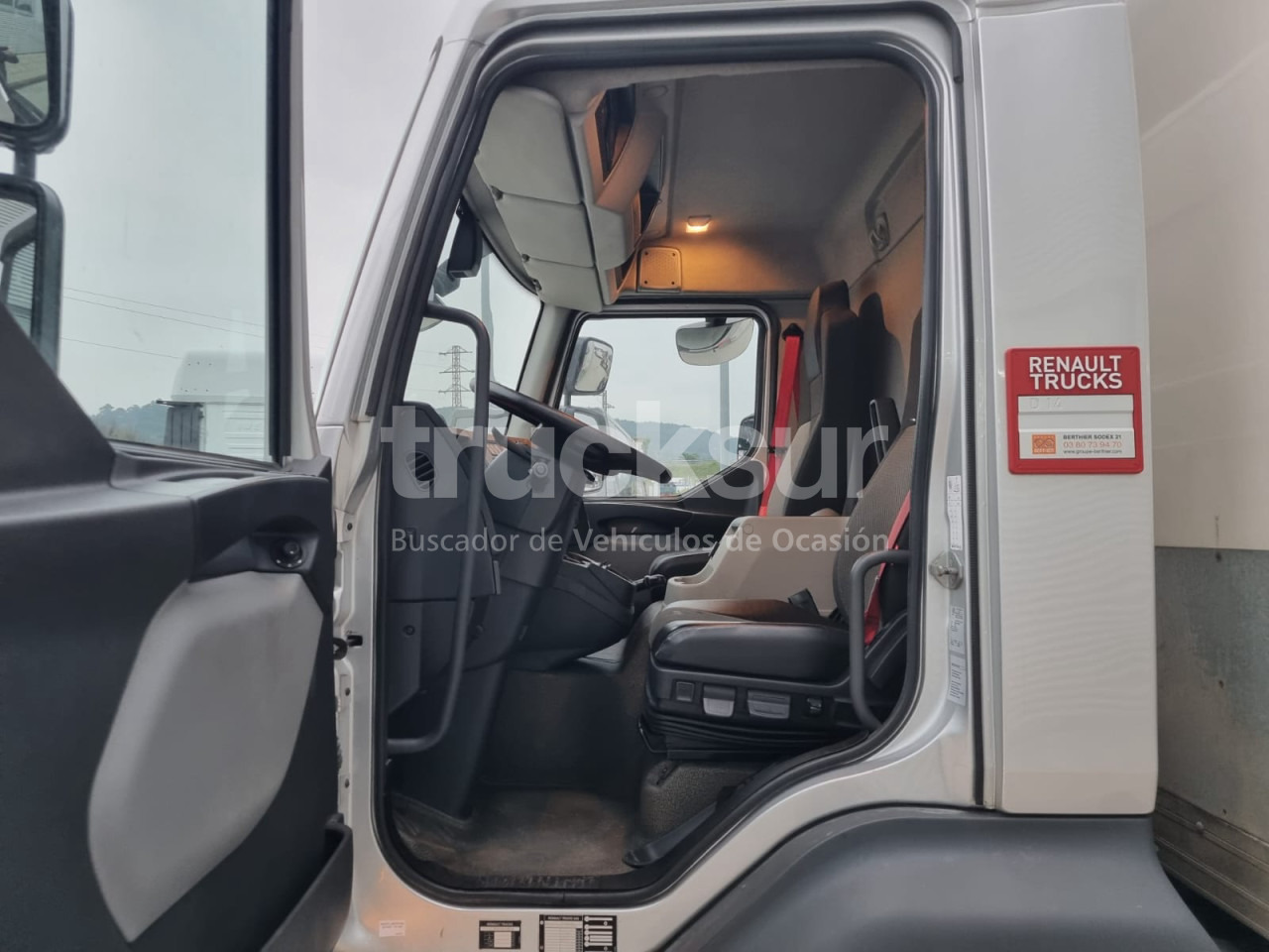 RENAULT D14.240 - Kamion sa zatvorenim sandukom: slika 5 RENAULT D14.240 - Kamion sa zatvorenim sandukom: slika 5