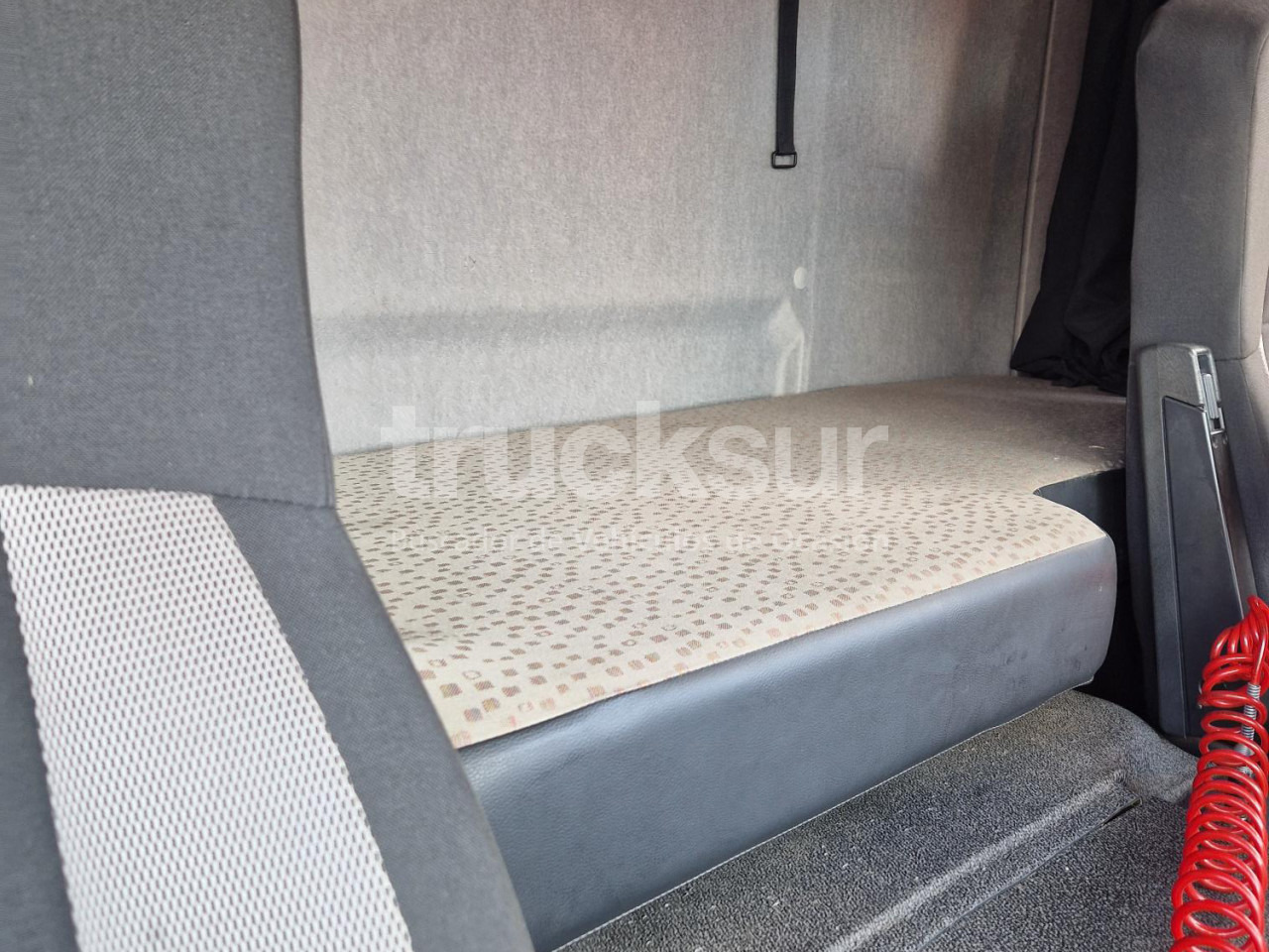 RENAULT D320.26 ejes 6x2*4 - Kamion sa ceradom: slika 4 RENAULT D320.26 ejes 6x2*4 - Kamion sa ceradom: slika 4