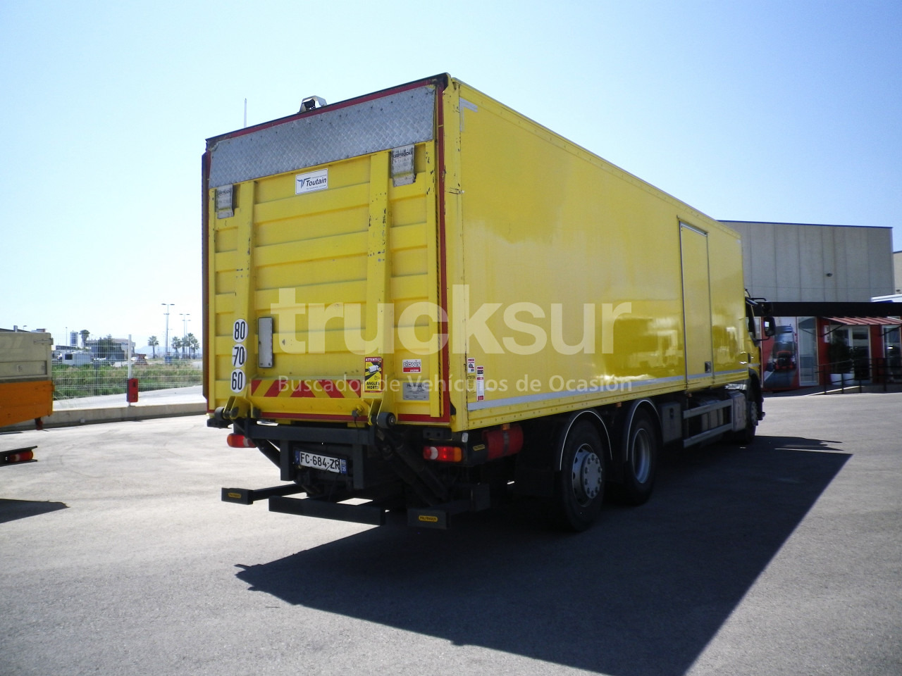 RENAULT D380.26 6X2*4 ejes 6x2*4 - Kamion sa zatvorenim sandukom: slika 4 RENAULT D380.26 6X2*4 ejes 6x2*4 - Kamion sa zatvorenim sandukom: slika 4