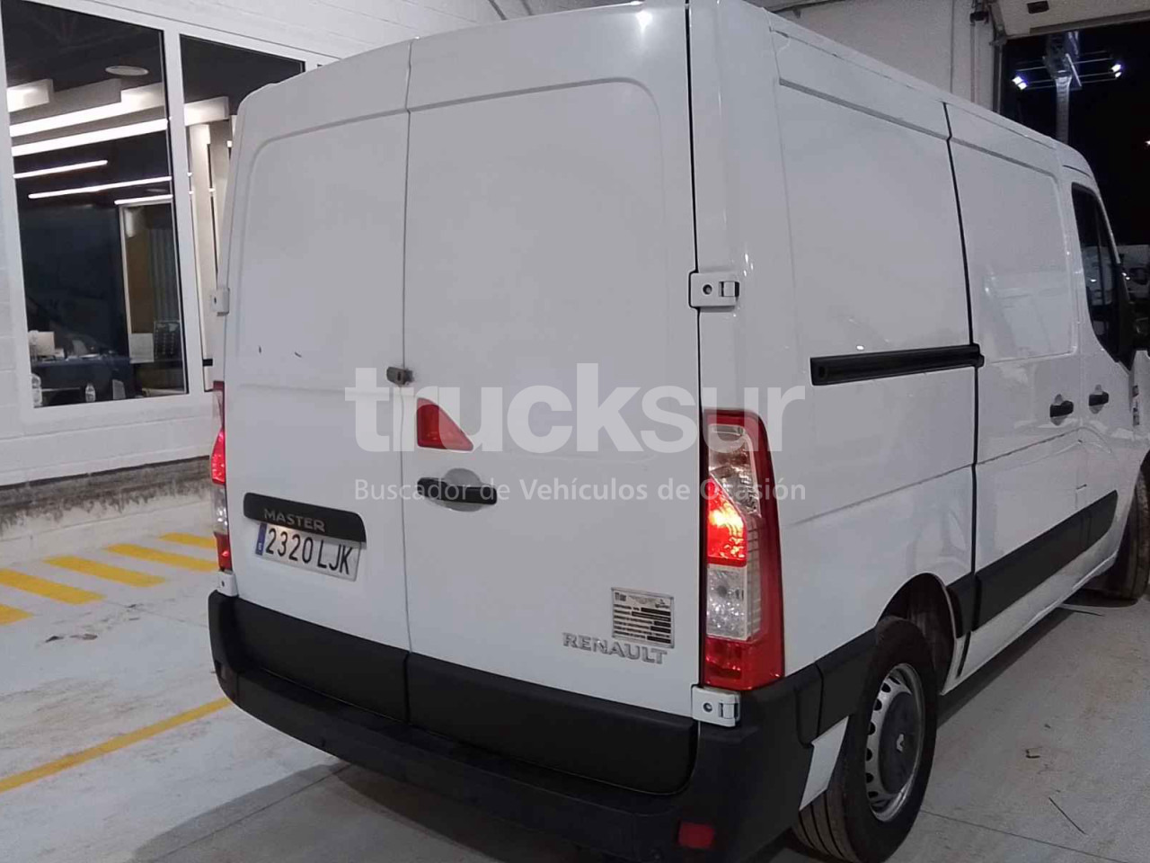 RENAULT MASTER 125.35 - Dostavno vozilo sa zatvorenim sandukom: slika 2 RENAULT MASTER 125.35 - Dostavno vozilo sa zatvorenim sandukom: slika 2