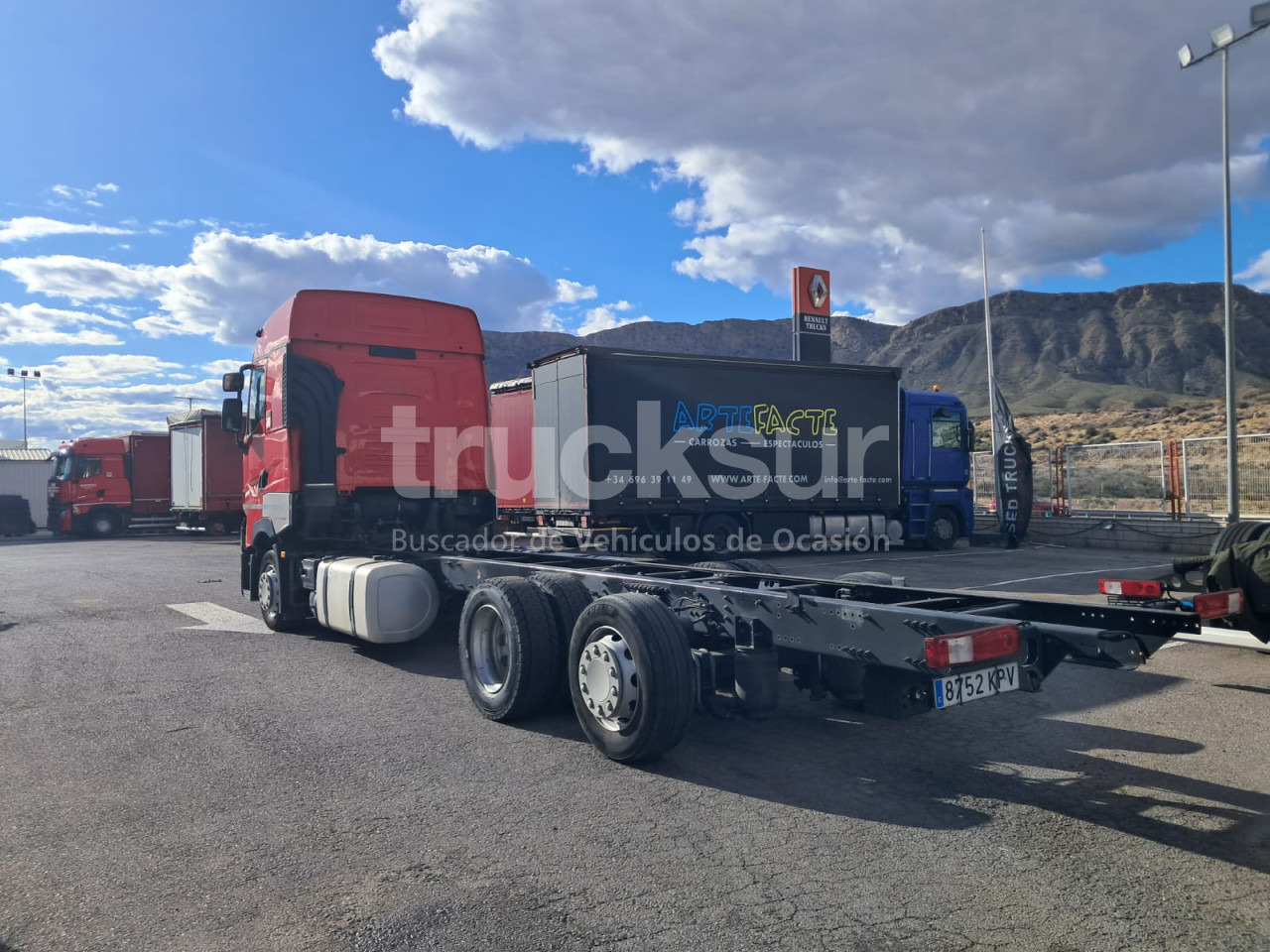 RENAULT T480 HIGH SLEEPER CAB 6X2*4 ejes 6x2*4 - Kamion sa golom šasijom i zatvorenom kabinom: slika 4 RENAULT T480 HIGH SLEEPER CAB 6X2*4 ejes 6x2*4 - Kamion sa golom šasijom i zatvorenom kabinom: slika 4
