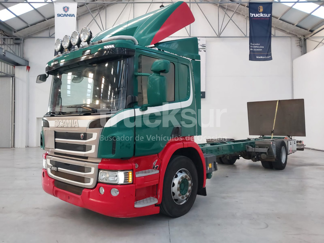 SCANIA P280.18 - Kamion sa golom šasijom i zatvorenom kabinom: slika 1 SCANIA P280.18 - Kamion sa golom šasijom i zatvorenom kabinom: slika 1