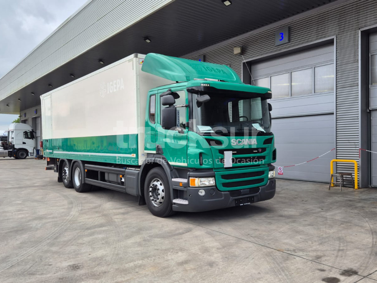 SCANIA P320.26 ejes 6x2*4 - Kamion sa ceradom: slika 2 SCANIA P320.26 ejes 6x2*4 - Kamion sa ceradom: slika 2