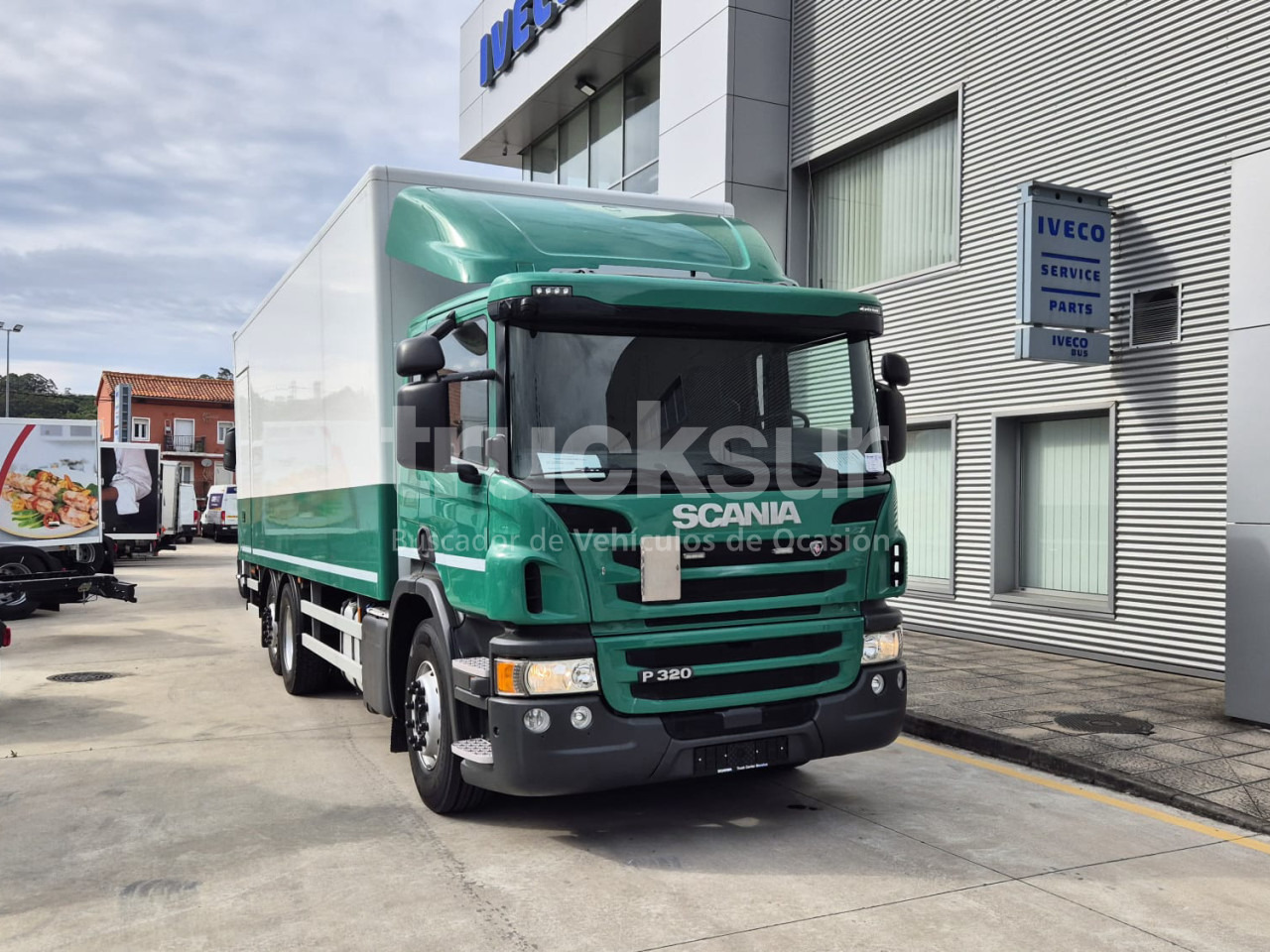 SCANIA P320.26 ejes 6x2*4 - Kamion sa zatvorenim sandukom: slika 3 SCANIA P320.26 ejes 6x2*4 - Kamion sa zatvorenim sandukom: slika 3