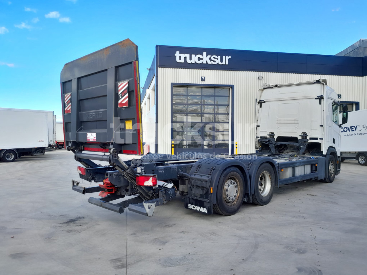SCANIA R450.26 ejes 6x2*4 - Kamion sa golom šasijom i zatvorenom kabinom: slika 4 SCANIA R450.26 ejes 6x2*4 - Kamion sa golom šasijom i zatvorenom kabinom: slika 4