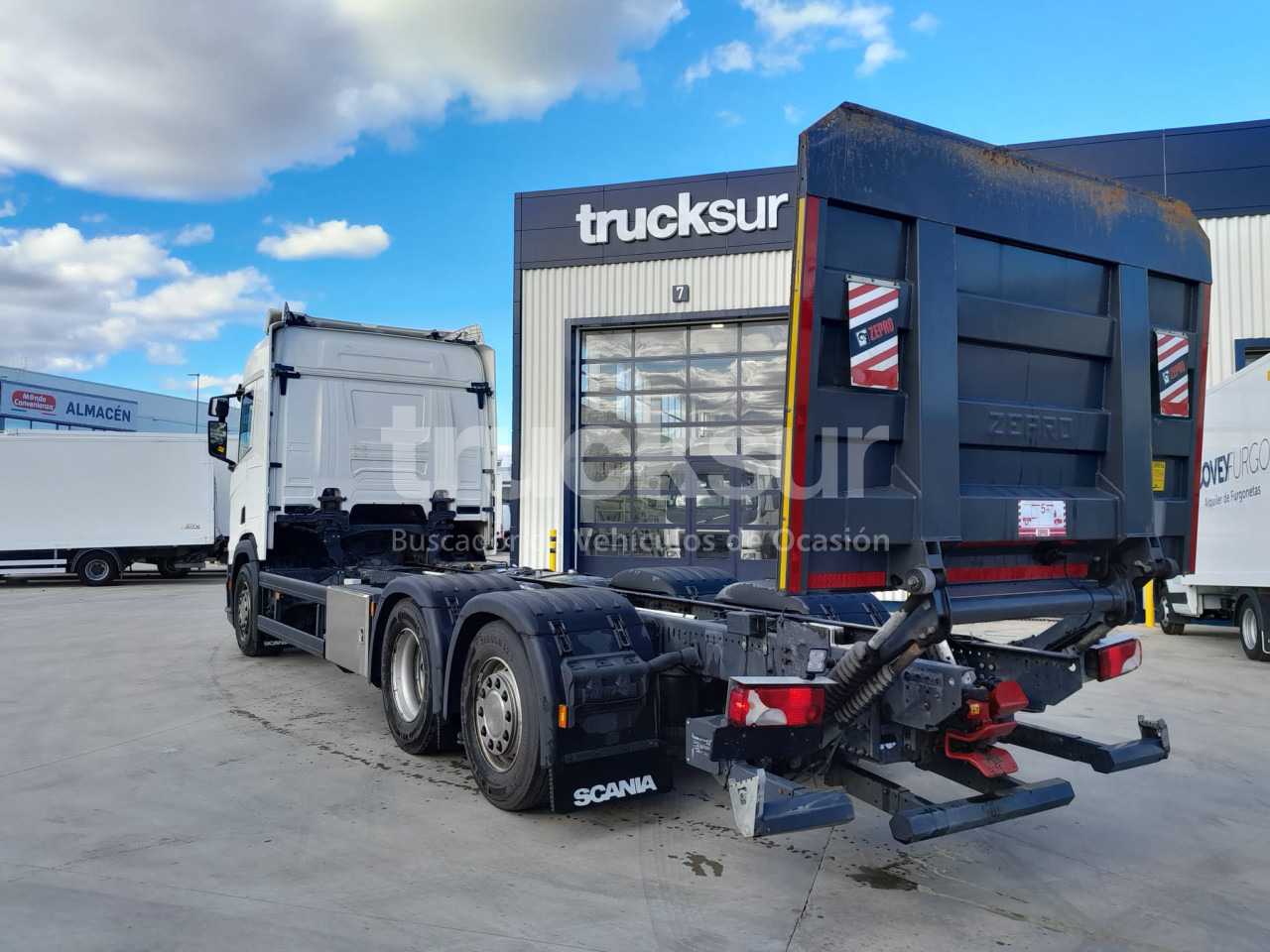 SCANIA R450.26 ejes 6x2*4 - Kamion sa golom šasijom i zatvorenom kabinom: slika 3 SCANIA R450.26 ejes 6x2*4 - Kamion sa golom šasijom i zatvorenom kabinom: slika 3