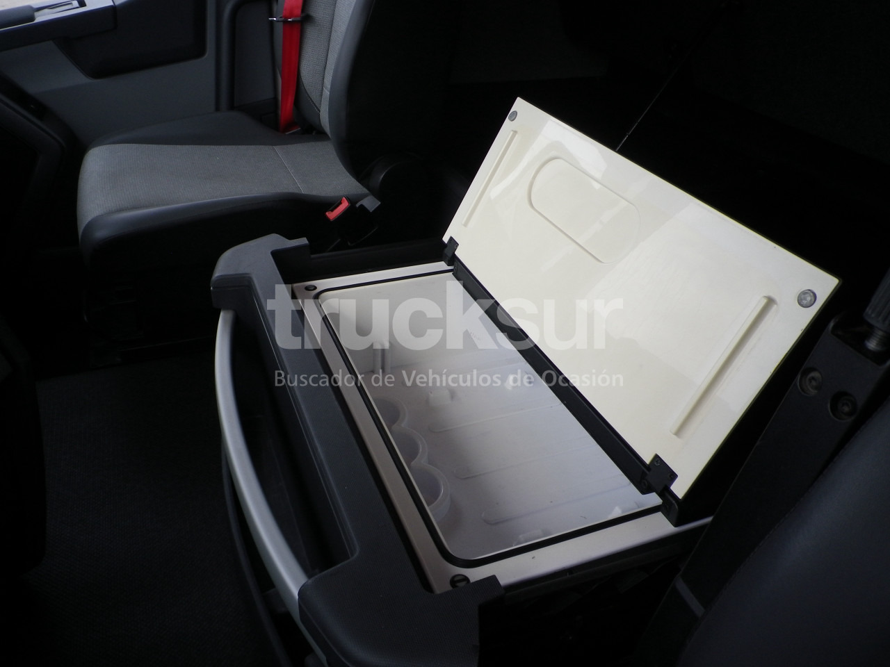 Tegljač RENAULT T440 SLEEPER CAB: slika 10 Tegljač RENAULT T440 SLEEPER CAB: slika 10