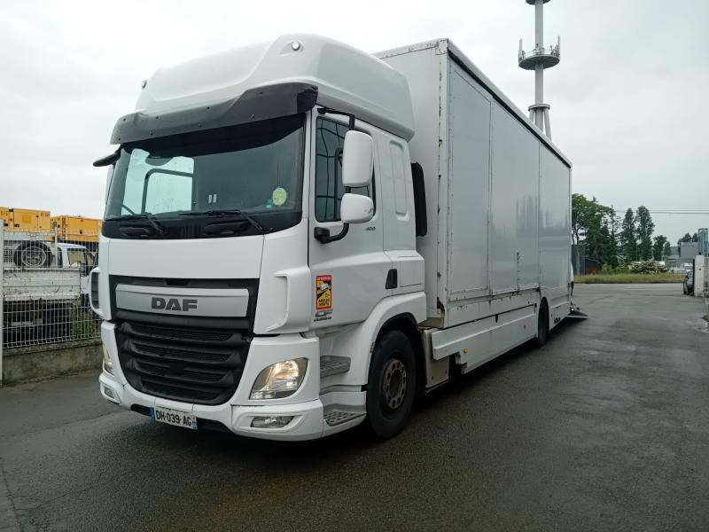 DAF CF 400 - Kamion sa zatvorenim sandukom: slika 1 DAF CF 400 - Kamion sa zatvorenim sandukom: slika 1