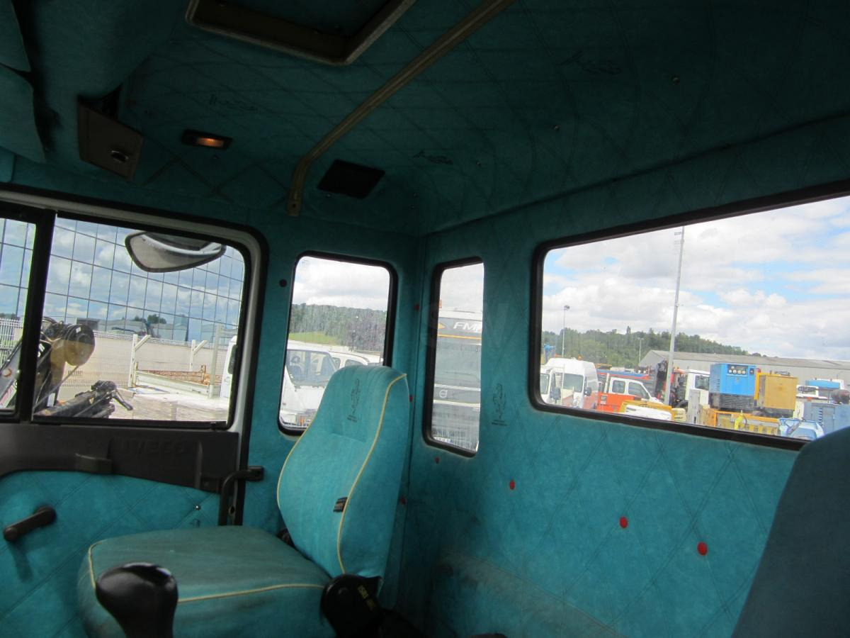 Kamion sa hidrauličnom kukom Iveco Unic: slika 9