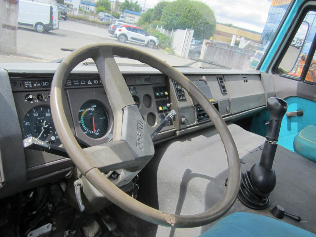 Kamion sa hidrauličnom kukom Iveco Unic: slika 8