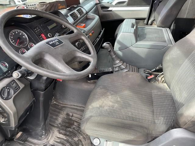 Interior photo 1: Kamion sa hidrauličnom kukom, Kamion sa dizalicom MAN TGS 33.360