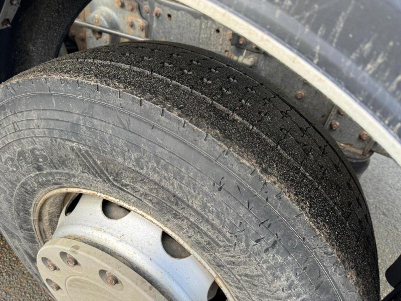 Kamion cisterna za prevoz goriva Renault Premium 370 DXI: slika 17