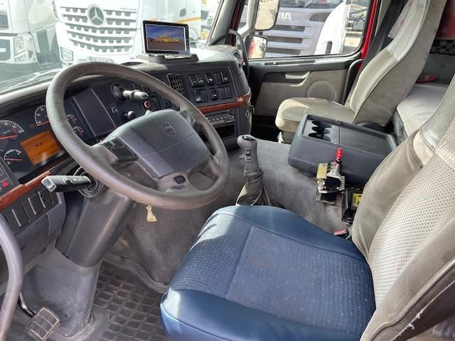 Interior photo 2: Kamion sa hidrauličnom kukom Volvo FM 380