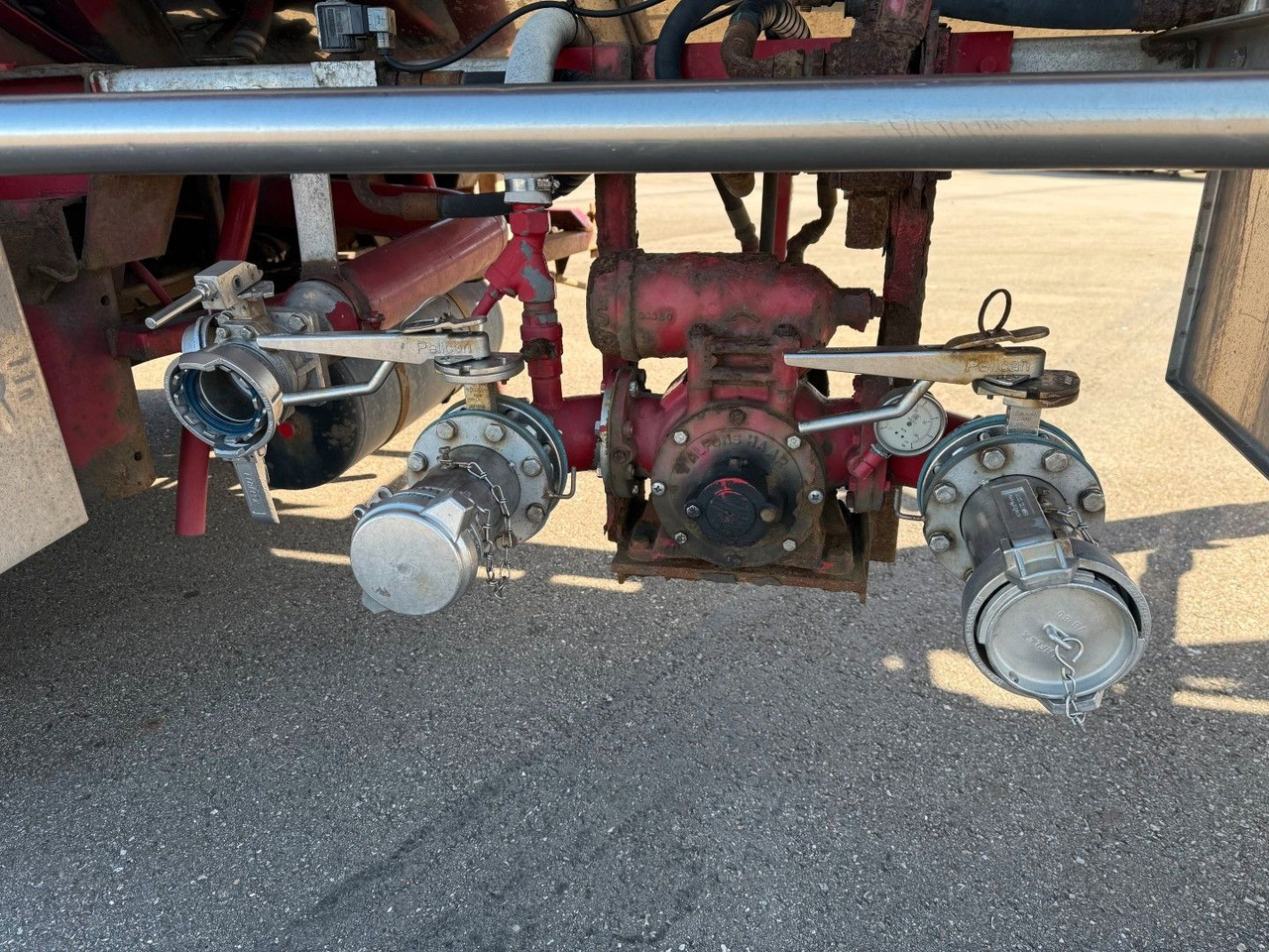 Burg 3 axle 3 compartments 32.200 L ADR - Poluprikolica cisterna: slika 5 Burg 3 axle 3 compartments 32.200 L ADR - Poluprikolica cisterna: slika 5