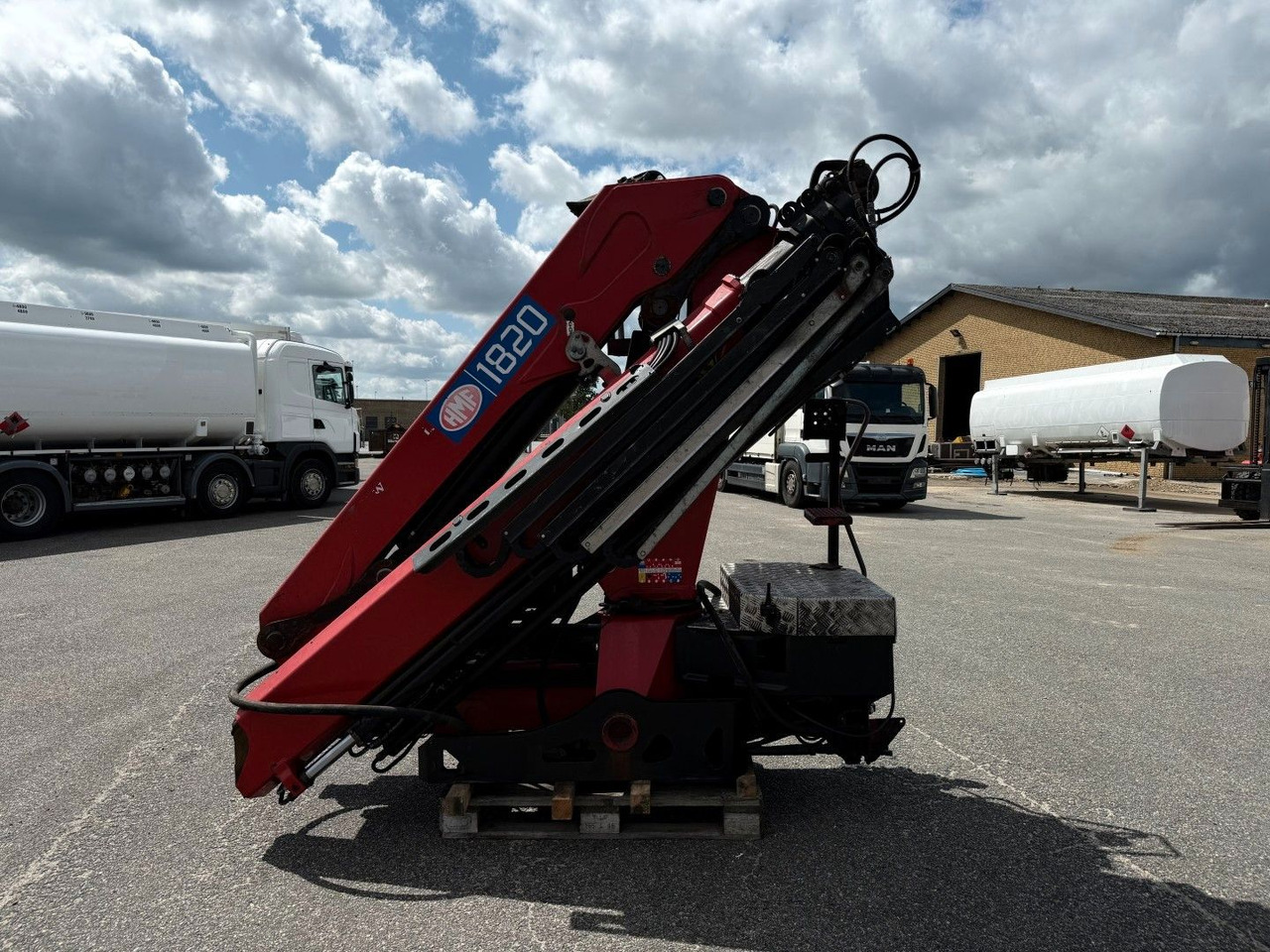 HMF 1820 K4 Remote control / Kran / Crane - Kamion sa dizalicom: slika 4 HMF 1820 K4 Remote control / Kran / Crane - Kamion sa dizalicom: slika 4