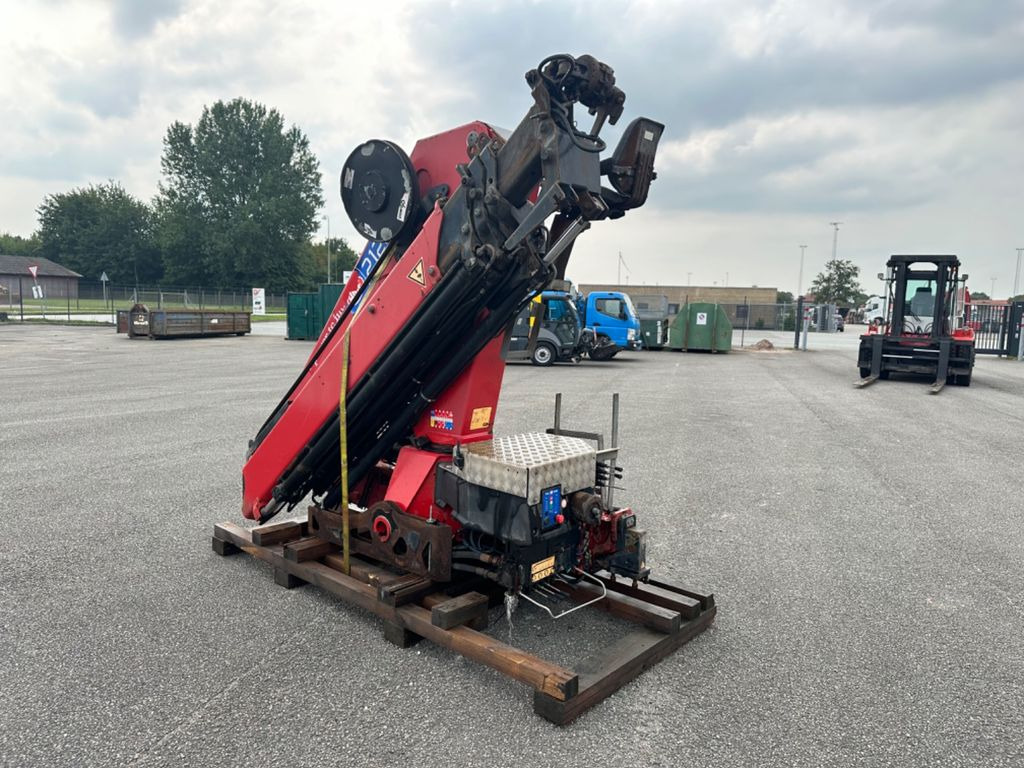 HMF 2120 K4 Radio Remote / Crane / Kran HMF 2120 K4 Radio Remote / Crane / Kran - Kran za kamion: slika 3 HMF 2120 K4 Radio Remote / Crane / Kran HMF 2120 K4 Radio Remote / Crane / Kran - Kran za kamion: slika 3