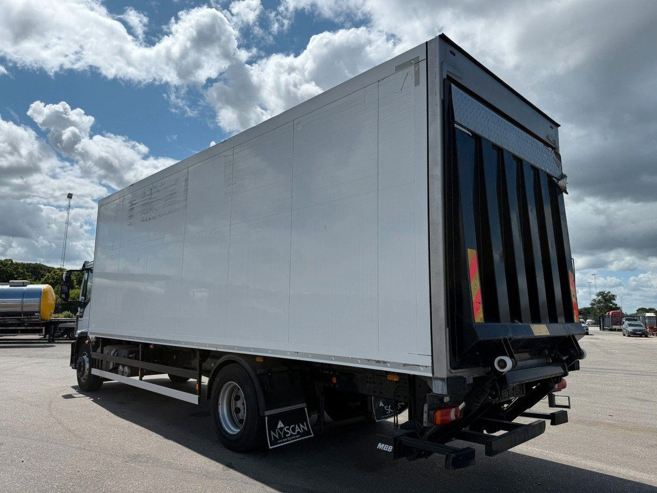 Iveco 180E32 4x2 Schmitz / Thermo King T-1200R Spectru Iveco 180E32 4x2 Schmitz / Thermo King T-1200R Spectru - Hladnjača: slika 4 Iveco 180E32 4x2 Schmitz / Thermo King T-1200R Spectru Iveco 180E32 4x2 Schmitz / Thermo King T-1200R Spectru - Hladnjača: slika 4