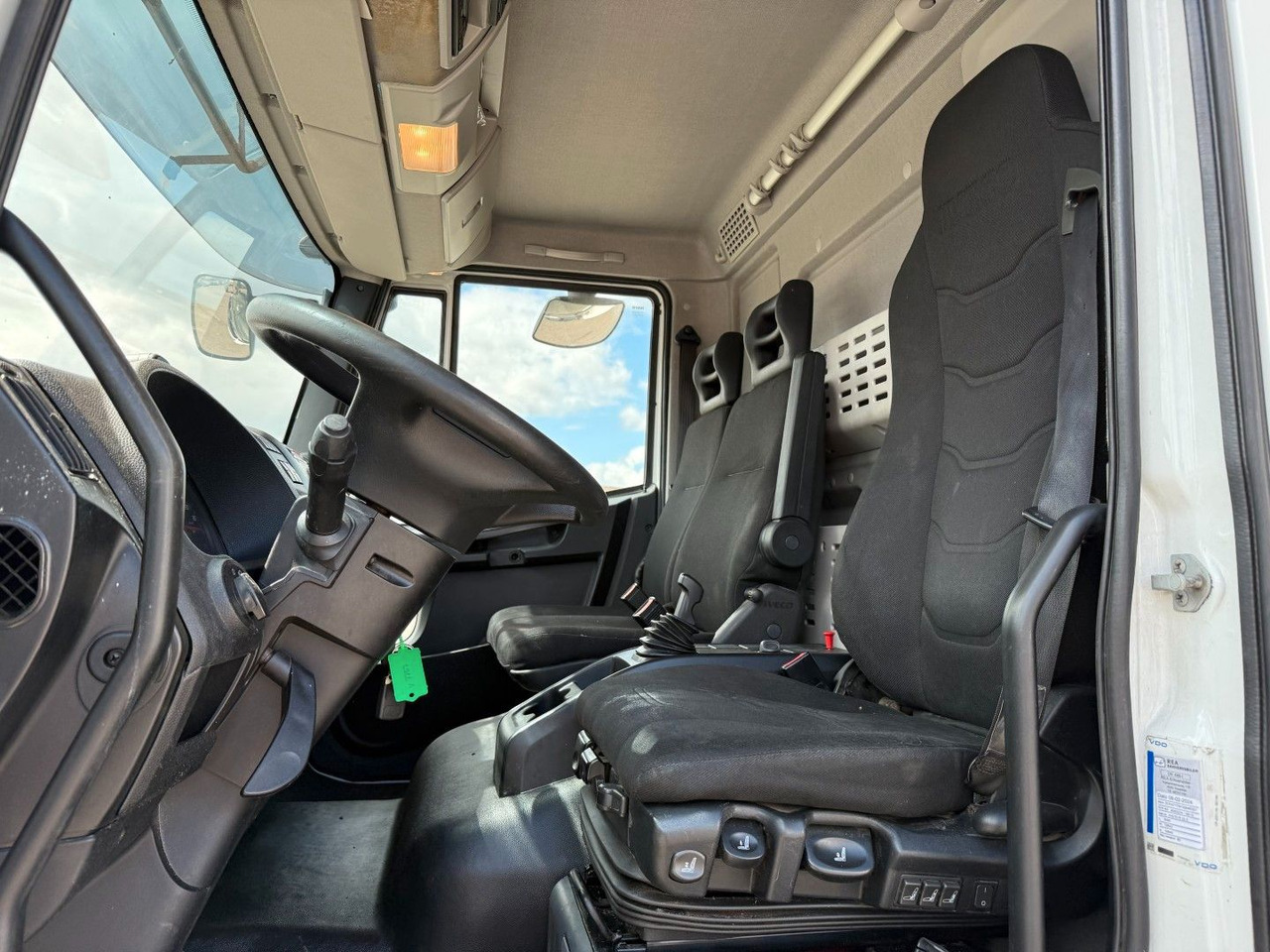 Iveco 180E32 4x2 Schmitz / Thermo King T-1200R Spectru Iveco 180E32 4x2 Schmitz / Thermo King T-1200R Spectru - Hladnjača: slika 5 Iveco 180E32 4x2 Schmitz / Thermo King T-1200R Spectru Iveco 180E32 4x2 Schmitz / Thermo King T-1200R Spectru - Hladnjača: slika 5