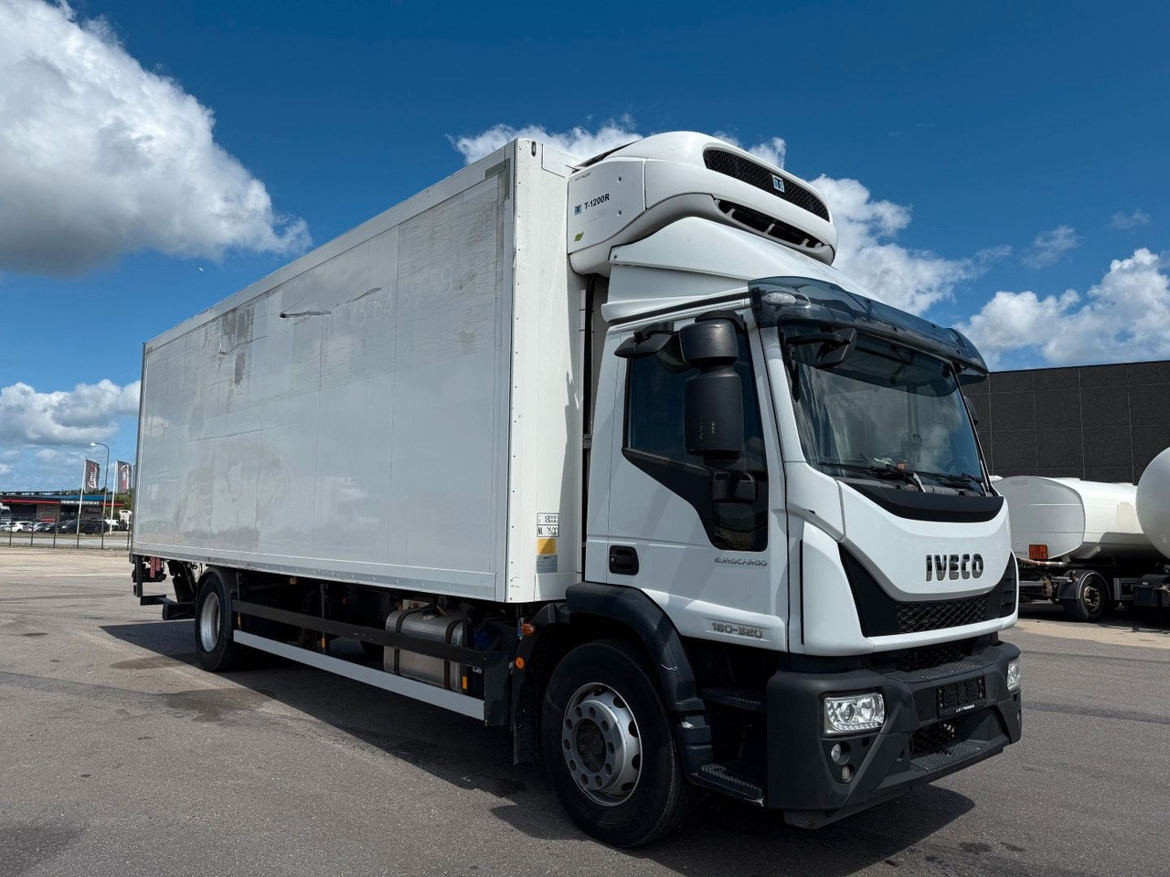 Iveco 180E32 4x2 Schmitz / Thermo King T-1200R Spectru Iveco 180E32 4x2 Schmitz / Thermo King T-1200R Spectru - Hladnjača: slika 2 Iveco 180E32 4x2 Schmitz / Thermo King T-1200R Spectru Iveco 180E32 4x2 Schmitz / Thermo King T-1200R Spectru - Hladnjača: slika 2