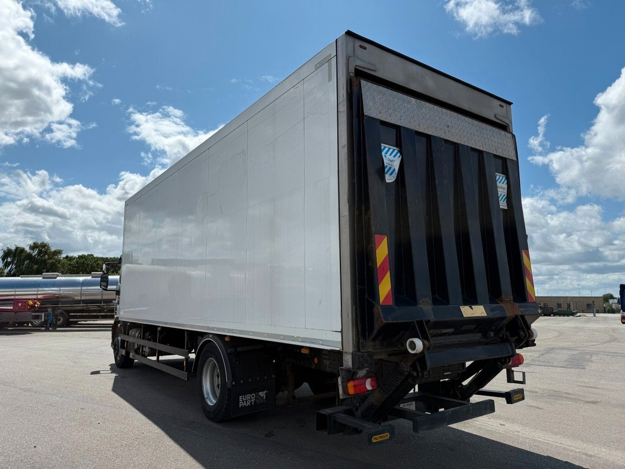 Iveco 180E32 Schmitz / Thermo King T-1200R Spectrum Iveco 180E32 Schmitz / Thermo King T-1200R Spectrum - Hladnjača: slika 4 Iveco 180E32 Schmitz / Thermo King T-1200R Spectrum Iveco 180E32 Schmitz / Thermo King T-1200R Spectrum - Hladnjača: slika 4