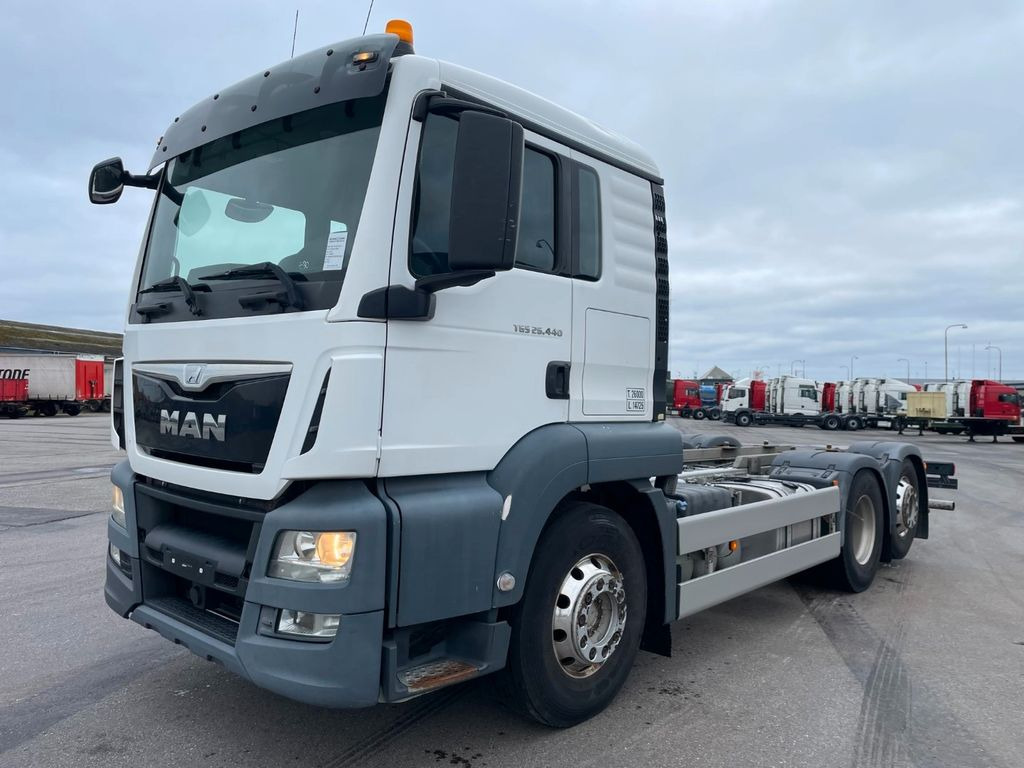 MAN TGS 26.440 6x2*4 Euro 6 Chassis ADR MAN TGS 26.440 6x2*4 Euro 6 Chassis ADR - Kamion sa golom šasijom i zatvorenom kabinom: slika 1 MAN TGS 26.440 6x2*4 Euro 6 Chassis ADR MAN TGS 26.440 6x2*4 Euro 6 Chassis ADR - Kamion sa golom šasijom i zatvorenom kabinom: slika 1