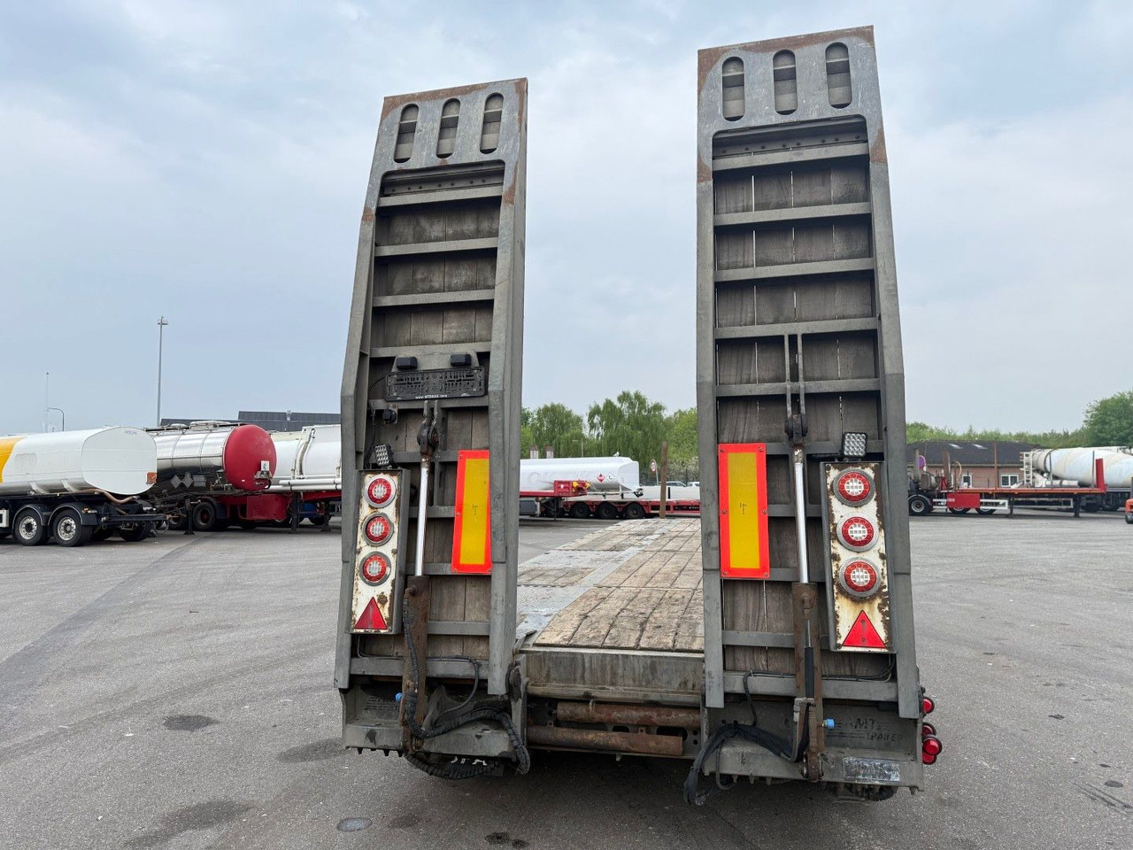 MTDK 4 Achsen 30 t. Maschinen Hydr. rampen - Niska prikolica za prevoz: slika 5 MTDK 4 Achsen 30 t. Maschinen Hydr. rampen - Niska prikolica za prevoz: slika 5