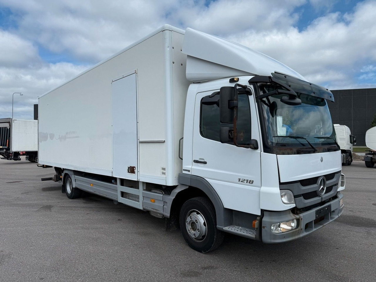 Mercedes-Benz Atego 1218 4x2 Euro 5 8,0 m. koffer - Kamion sa zatvorenim sandukom: slika 2 Mercedes-Benz Atego 1218 4x2 Euro 5 8,0 m. koffer - Kamion sa zatvorenim sandukom: slika 2