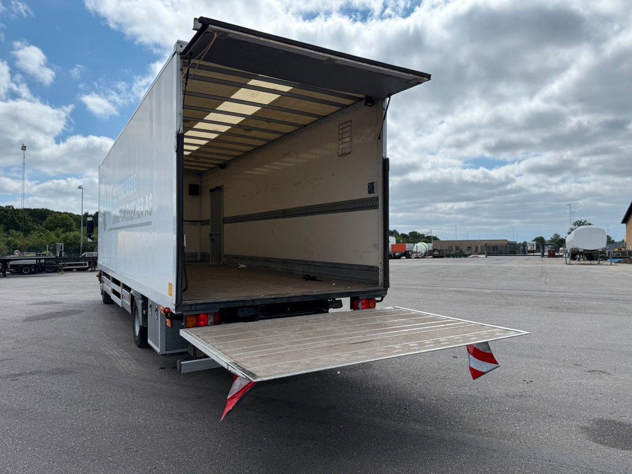 Mercedes-Benz Atego 1218 4x2 Euro 5 8,0 m. koffer - Kamion sa zatvorenim sandukom: slika 5 Mercedes-Benz Atego 1218 4x2 Euro 5 8,0 m. koffer - Kamion sa zatvorenim sandukom: slika 5
